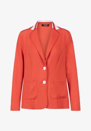 Koraalrode blazer met witte knopen, twee voorzakken, revers met inkeping en kraagdetail met witte strepen.