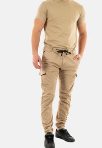 Le Temps Des Cerises PHVELAUX0WPIG241 - Pantalones cargo - beige