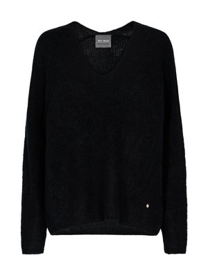 Pull noir en maille avec un col en V et des manches longues. Il présente une coupe décontractée et un petit logo métallique sur le bas à gauche.