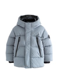 Chaqueta de invierno acolchada azul claro con capucha, bolsillos con cremallera y marca "BAKER" en el frente y en el interior del cuello, forro interior negro.