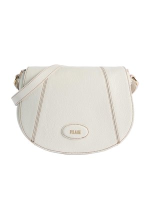 Borsa a tracolla in pelle testurizzata color crema con patta curva, dettagli verticali cuciti e una piccola toppa ovale con il logo sul davanti.