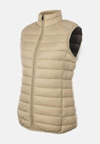 Chaleco acolchado sin mangas de color beige con cuello alto, diseño de acolchado horizontal y cremallera frontal; el interior presenta un color contrastante.