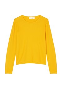 Pull jaune à manches longues en maille texturée avec col rond, ourlet raccourci et étiquette Marc O'Polo à l'intérieur du col.