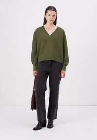 Vero Moda VMBOOM V NECK VER - Strickpullover - cypress