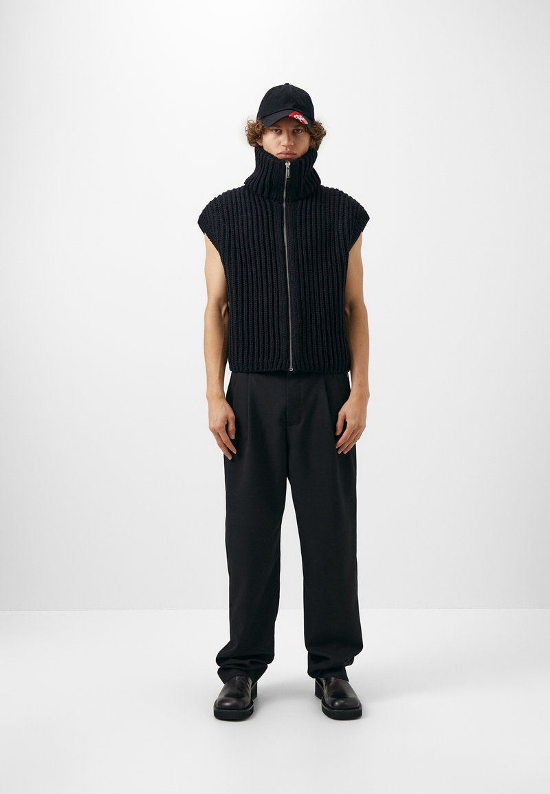 032c-chunky-zip-vest-unisex-liivi-black-musta-zalando-fi