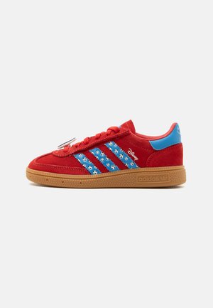 adidas Originals, HANDBALL SPEZIAL UNISEX - Sneakers laag - red/lucid ray blue