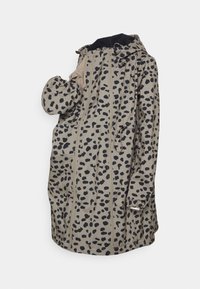 Veste beige pour portage bébé à imprimé léopard, mitaine détachable, capuche, fermeture éclair sur le devant et cordon de serrage ajustable à la taille.