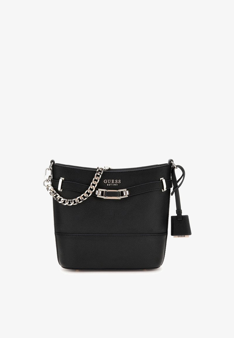 Borsa nera testurizzata con hardware in tonalità argento, dettaglio a catena e charm staccabile. Presenta il logo sulla parte frontale e una forma strutturata.