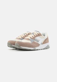 Diadora N902 UNISEX - Trainers - coffee bean/cloud cream
