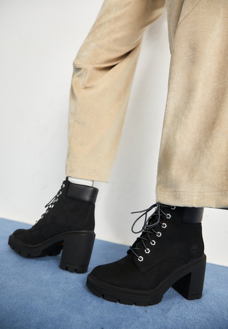 Botines con cordones