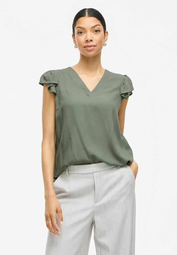 MIT ANGESCHNITTENEN ÄRMELN VILIKA V-AUSSCHNITT - T-Shirt basic - laurel wreath