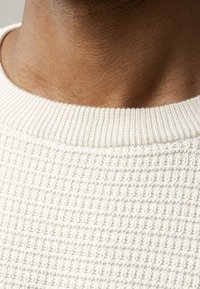 MELA Stickad tröja - beige