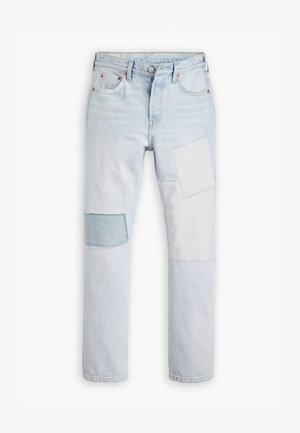 Hellblaue Denim-Jeans mit verschiedenen Stoffpatches, im lässigen Schnitt und mit normaler Taille. Enthält das traditionelle Fünf-Taschen-Design.