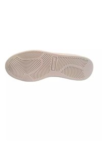 Suola della scarpa di un beige chiaro, con motivi a onda e circolari per una presa ottimale, superficie liscia e testurizzata e un logo centrale.