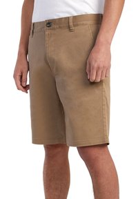 Khaki shorts lavet af et letvægtsstof, med en knaplukning, bæltestropper og sidelommer med en glat overflade.