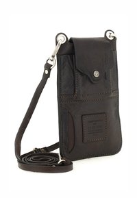 Pouch per telefono a tracolla in pelle nera con pattina a pressione, tracolla regolabile e dettaglio del marchio, caratterizzato da cuciture a contrasto.