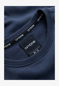 Ausgewählt, navy blue