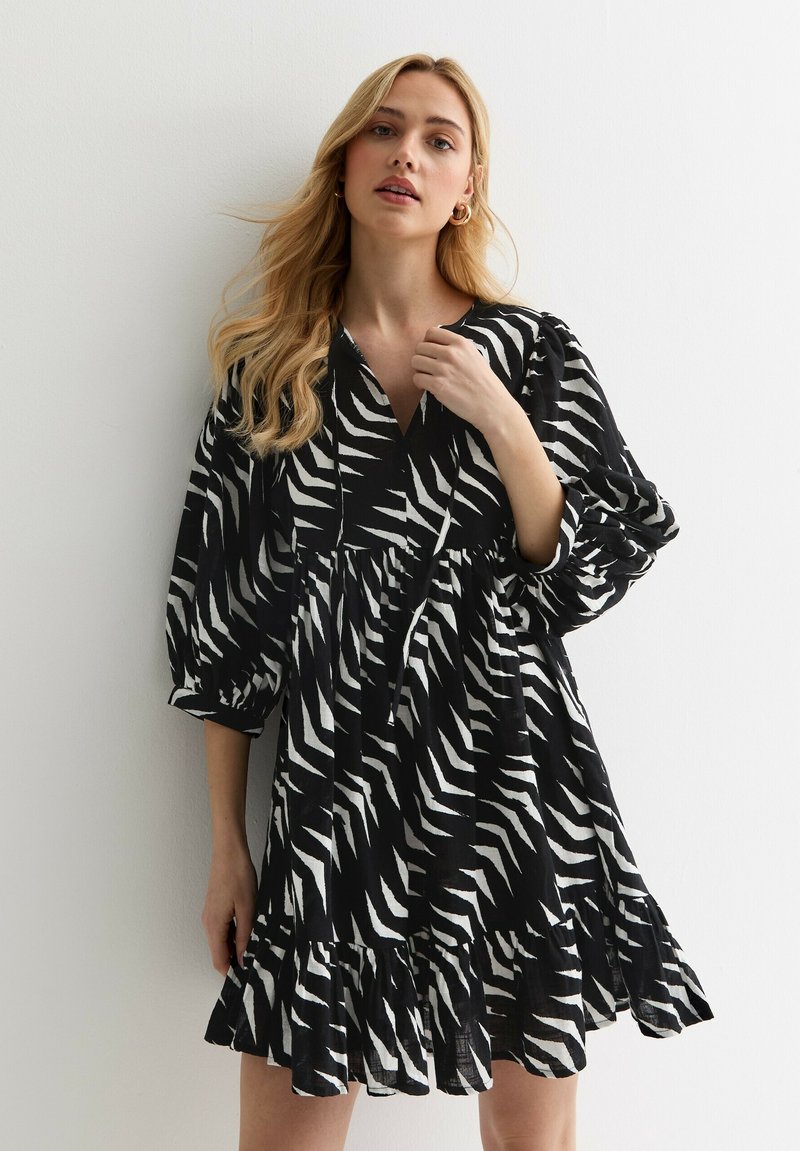New Look ABSTRACT PRINT V NECK MINI Day dress black pattern/black