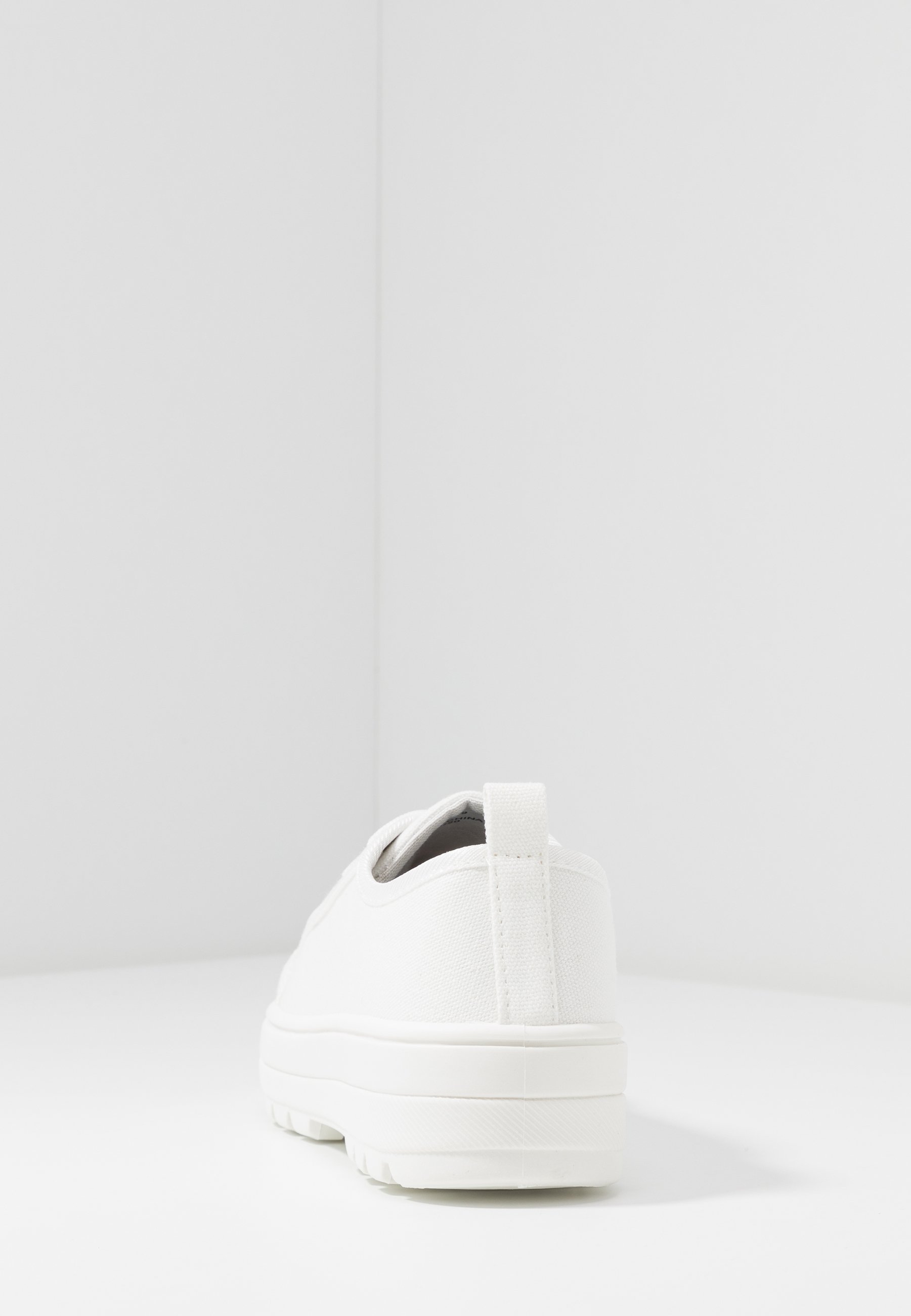 LOLA SKYE TWEEZE CLEATED SOLE TRAINER Sneakers white LOLA SKYE TWEEZE CLEATED SOLE TRAINER Sneakers white
