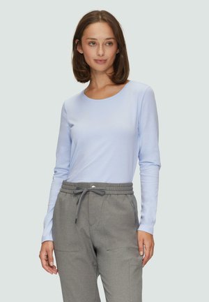 - Bluzka z długim rękawem