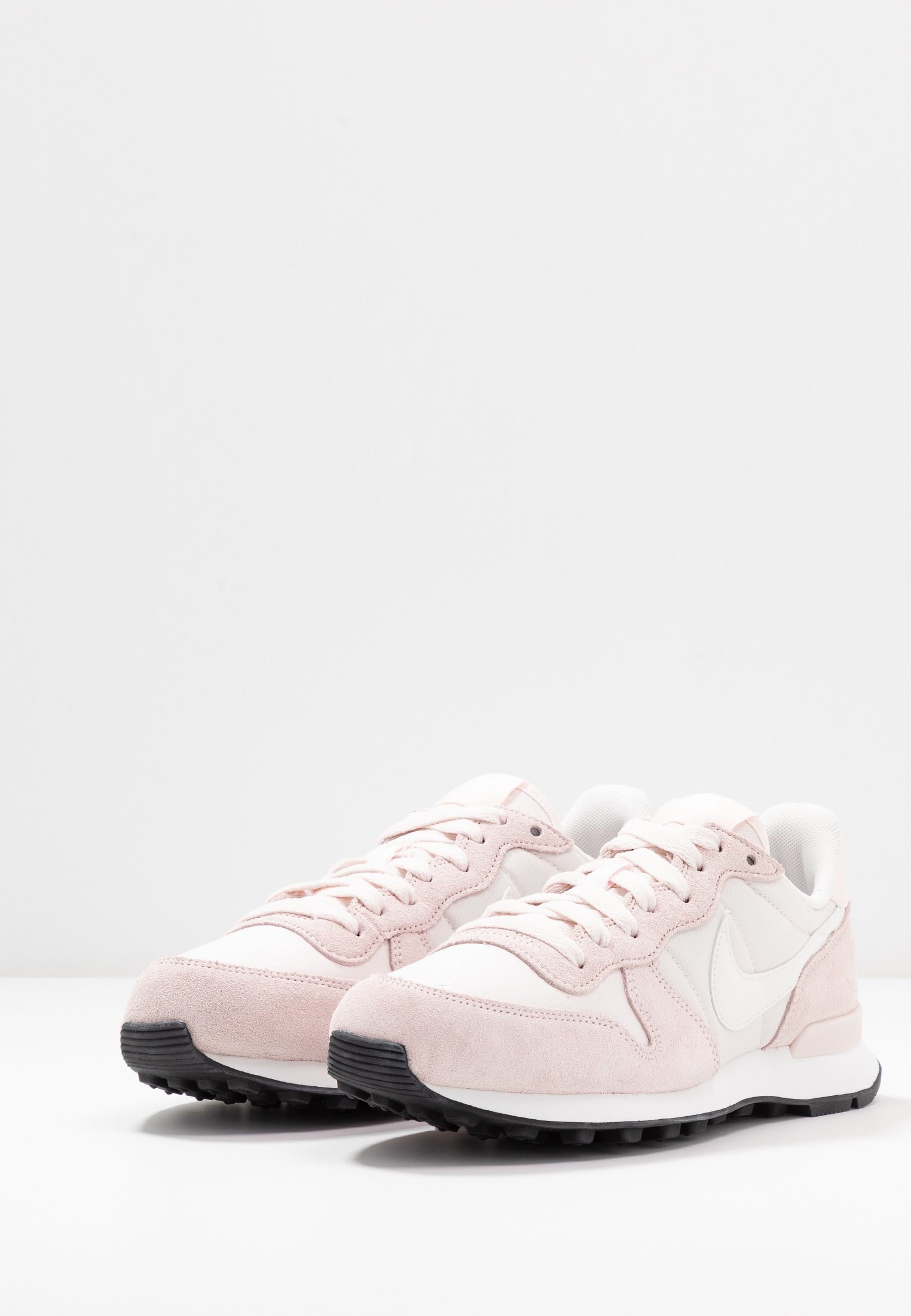nike internationalist light pink