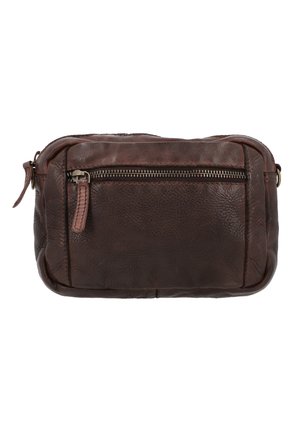 Sac croisé rectangulaire en cuir marron avec une texture, fermeture zippée en haut, et une poche zippée à l'avant. Orné d'un tirette en cuir marron.