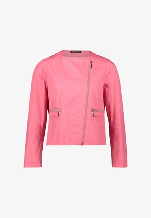 Veste synthétique rose au design ajusté, avec une fermeture éclair diagonale, deux poches frontales zippées et des manches longues.