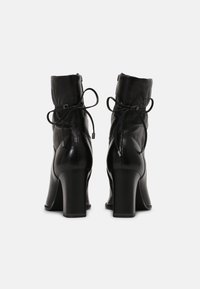 Tamaris Kotníkové boty - black