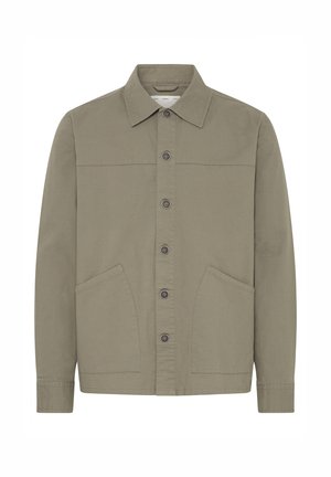 Leicht olivgrüne Hemdjacke mit langen Ärmeln, umgeschlagenem Kragen und zwei vorne schräg angebrachten aufgesetzten Taschen.