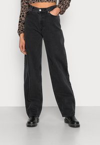 Weekday RAIL MID LOOSE  - Calças de ganga de corte relaxado - vintage black