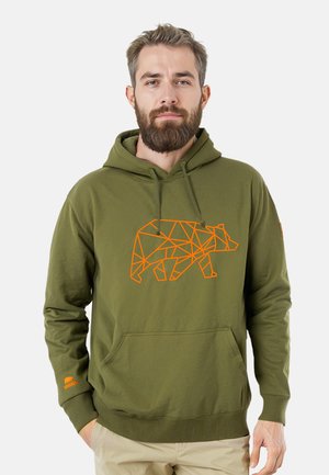 Olivegrüner Hoodie aus weichem Material mit einem geometrischen orangenen Bärenmotiv auf der Vorderseite und einer Kängurutasche.