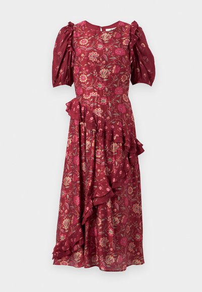 Vestido arrugado hasta la rodilla en tela burdeos con patrones florales. Presenta mangas abullonadas y un detalle de volantes asimétrico en el costado.