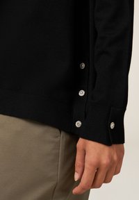 Oltre GIROCOLLO CON BOTTONI GIOIELLO - Strickpullover - nero