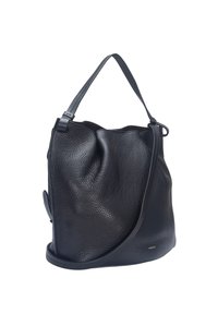 Sac seau en cuir noir avec une surface texturée, une sangle réglable, un design décontracté et un détail de branding subtil près de la base.