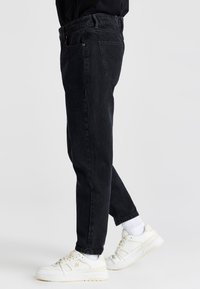 SIKSILK Jeans Tapered Fit - black