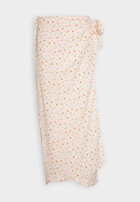 Jupe portefeuille florale en crème clair, présentant de petits motifs de fleurs roses et orange. Fabriquée en tissu léger avec une fermeture à nouer sur le côté.