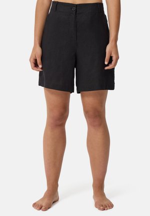 Schwarze Leinenshorts mit Knopfverschluss, geradem Schnitt und Seitentaschen, mit einem sauberen Saum und leichter Textur.