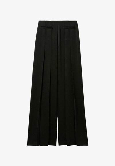 Pantalons larges noirs avec plis, dotés d'une taille plate et de deux poches latérales. Texture lisse et design ajusté.