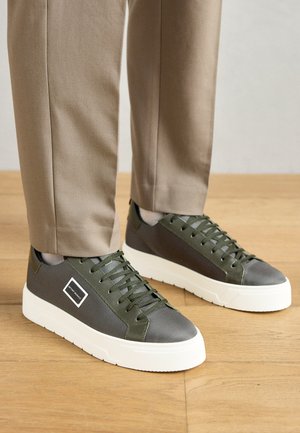 Sneaker low - dark army