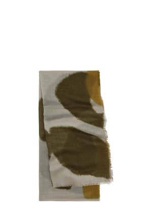 Szalik w oliwkowo-zielonym i musztardowym odcieniu z abstrakcyjnym wzorem, wykonany z miękkiego materiału z postrzępionymi brzegami, ukazujący połączenie faktur i kolorów.
