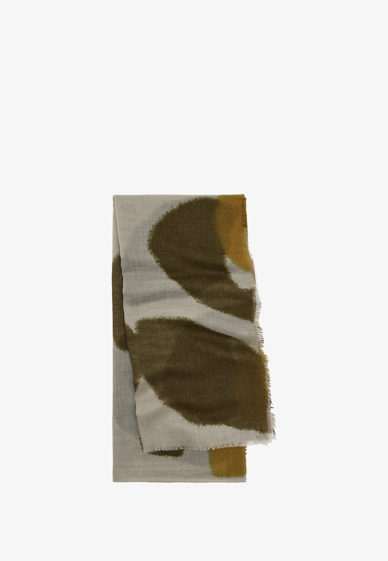 Szalik w oliwkowo-zielonym i musztardowym odcieniu z abstrakcyjnym wzorem, wykonany z miękkiego materiału z postrzępionymi brzegami, ukazujący połączenie faktur i kolorów.