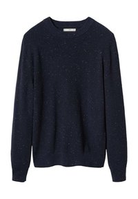 Granatowy sweter z okrągłym dekoltem, z długimi rękawami i subtelnym białym wzorem w kropeczki, teksturowana dzianina oraz ściągacze przy rękawach i u dołu.