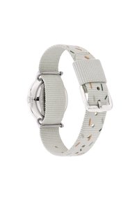 Silberne Uhr mit einem runden Gehäuse, ausgestattet mit einem hellgrauen Textilarmband, das mit orangefarbenen und grünen Punkten verziert ist, sowie einer silbernen Metallschließe.