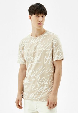 REGULAR FIT - T-shirt z nadrukiem - camel