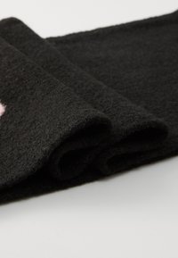 Black felt scarf with a soft texture, folded with visible fibers. Features a subtle pink accent detail. Rectangular shape.