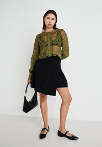 ONLY ONLELLA SHIRT - Blúz - winter moss