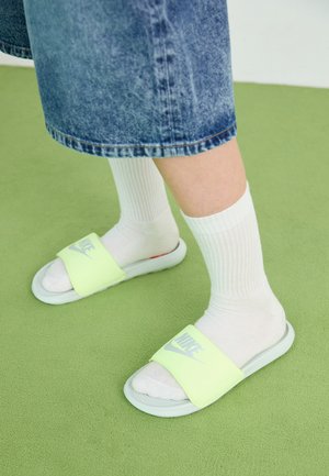 VICTORI ONE SLIDE - Mules - light silver/barely volt