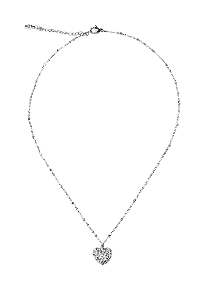 Silberne Halskette mit einer filigranen Kette, ausgestattet mit einem strukturierten Herzanhänger und einem Karabinerverschluss, längenverstellbar mit einer Kettenverlängerung.