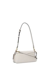 Sac à épaule en cuir blanc avec garnitures dorées, bandoulière réglable et forme rectangulaire minimaliste.
