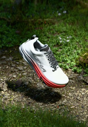 MONT BLANC SPEED - Chaussures de running - white/coral